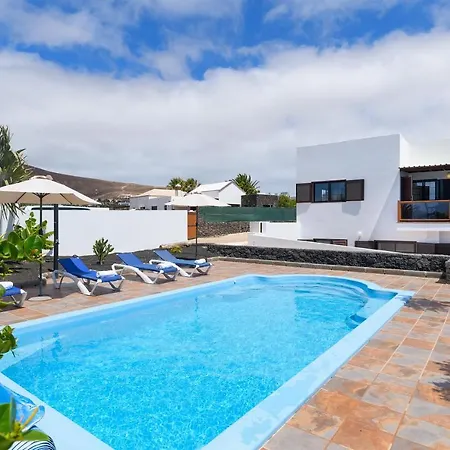 Stunning 4-bed In Villa *