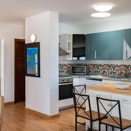 Villa Stunning 4-bed In *