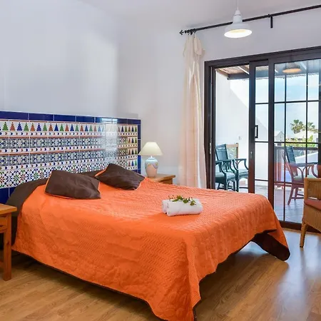 Stunning 4-bed In Villa Playa Blanca (Lanzarote)