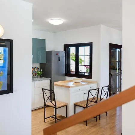 Villa Stunning 4-bed In Playa Blanca (Lanzarote)