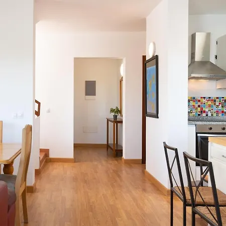 Villa Stunning 4-bed In *
