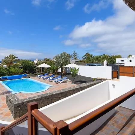 Stunning 4-bed In Villa Playa Blanca (Lanzarote)