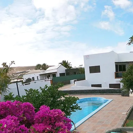 Stunning 4-bed In * Playa Blanca (Lanzarote)
